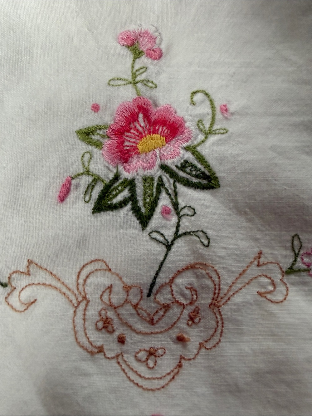 Vintage perfect cond White/Pink Floral Embroidered cotton Pillowcases, 18 x 29.5 - Picture 3 of 3